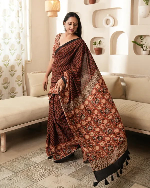 Red_Cotton_Zigzag_Print_Mulmul_Saree_For_Women